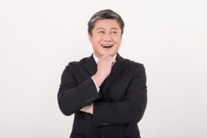 喜んでいる50代の会社員